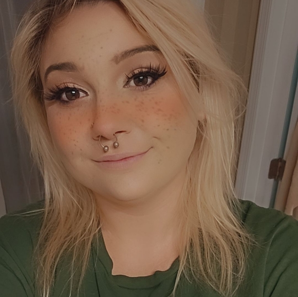 Meet Your Posher!!! - Picture 1 of 6